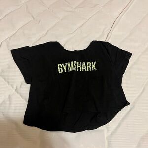 Gym shark cropped top tee